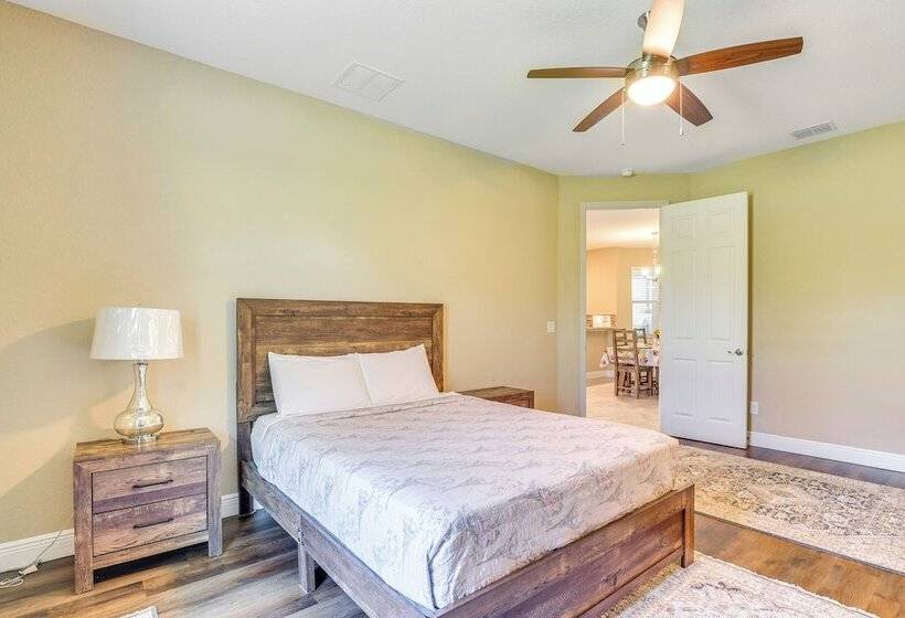 Brooksville Home ~ 5 Mi To Weeki Wachee Springs!