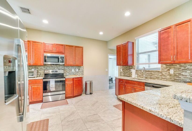 Brooksville Home ~ 5 Mi To Weeki Wachee Springs!