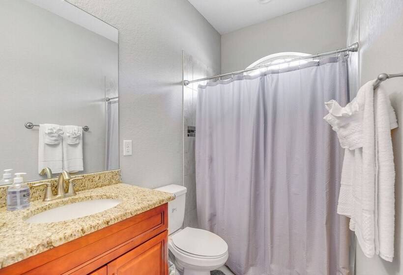 Brooksville Home ~ 5 Mi To Weeki Wachee Springs!