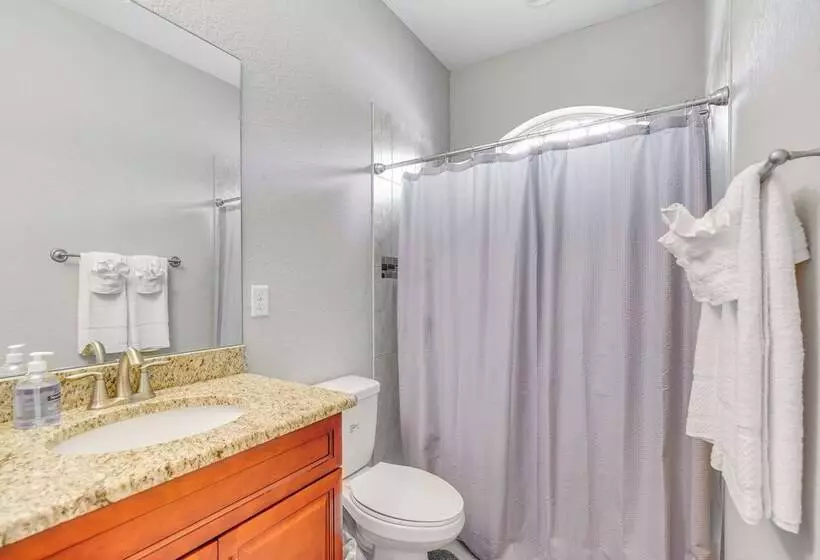 Brooksville Home ~ 5 Mi To Weeki Wachee Springs!