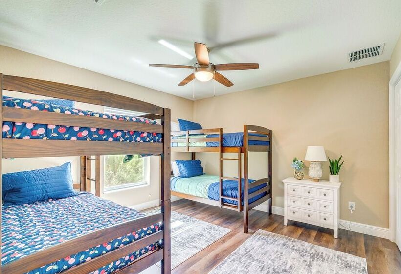 Brooksville Home ~ 5 Mi To Weeki Wachee Springs!