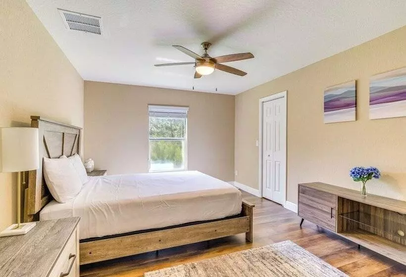 Brooksville Home ~ 5 Mi To Weeki Wachee Springs!