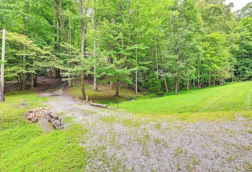 Patio & Fire Pit: Charming Cabin In Roaring Gap!