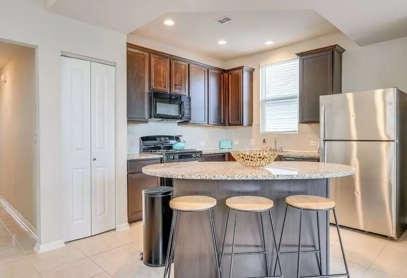 Pet Friendly Kyle Home W/ Yard ~ 23 Mi To Austin!