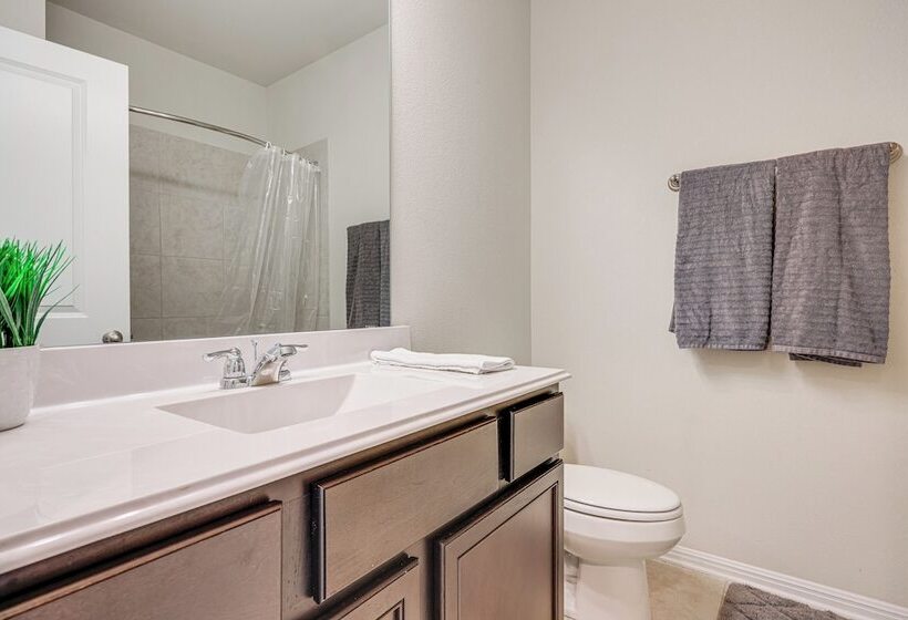 Pet Friendly Kyle Home W/ Yard ~ 23 Mi To Austin!