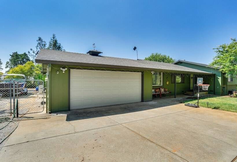 Hot Tub & Horse Boarding On 3 Acres In Redding!