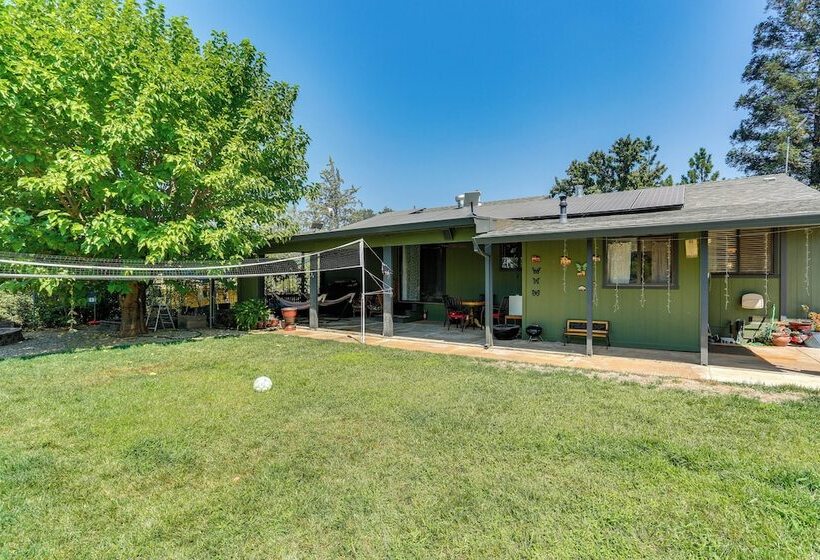 Hot Tub & Horse Boarding On 3 Acres In Redding!