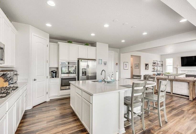 15 Mi To Boulder: Spacious Family Home In Erie