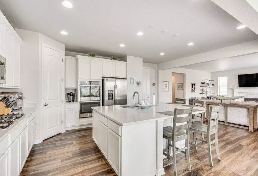 15 Mi To Boulder: Spacious Family Home In Erie