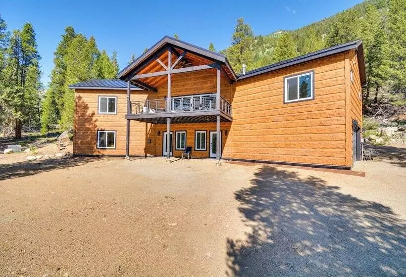 2 Mi To Lake: Stunning Twin Lakes Home W/ Deck