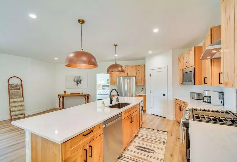 2 Mi To Lake: Stunning Twin Lakes Home W/ Deck