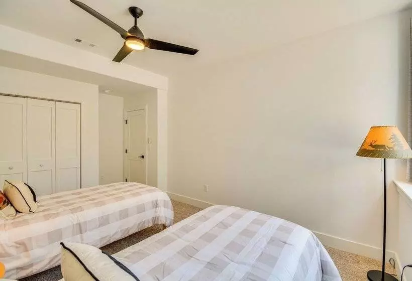 2 Mi To Lake: Stunning Twin Lakes Home W/ Deck