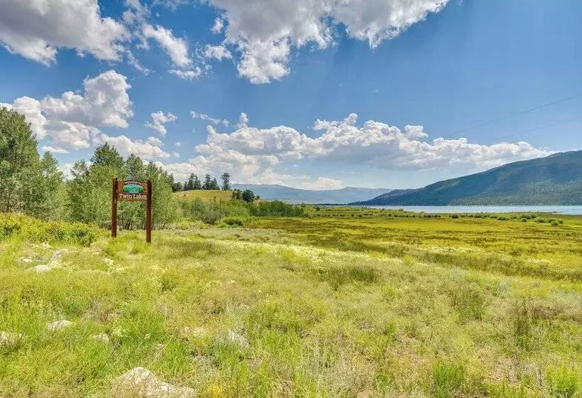 2 Mi To Lake: Stunning Twin Lakes Home W/ Deck