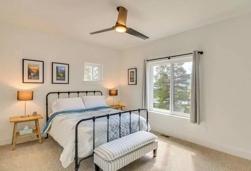 2 Mi To Lake: Stunning Twin Lakes Home W/ Deck