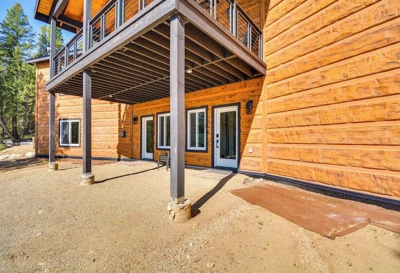 2 Mi To Lake: Stunning Twin Lakes Home W/ Deck