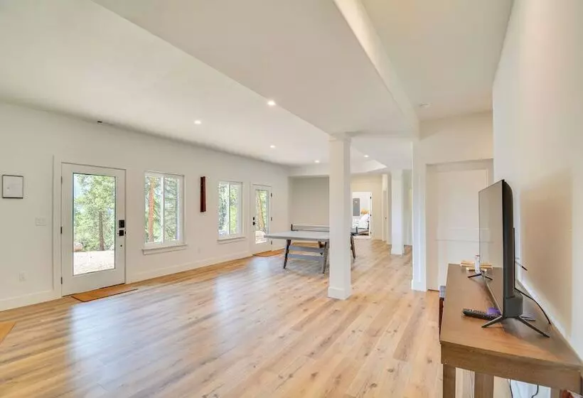 2 Mi To Lake: Stunning Twin Lakes Home W/ Deck