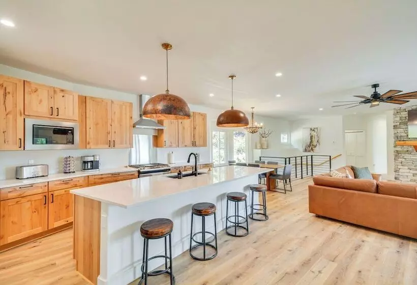 2 Mi To Lake: Stunning Twin Lakes Home W/ Deck