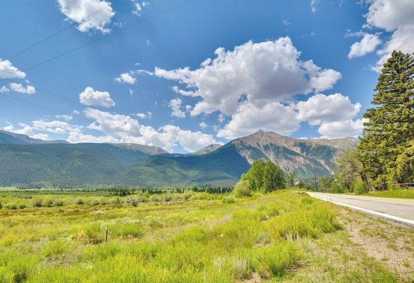 2 Mi To Lake: Stunning Twin Lakes Home W/ Deck