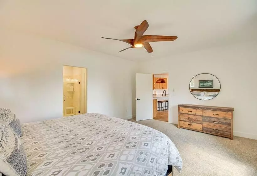 2 Mi To Lake: Stunning Twin Lakes Home W/ Deck