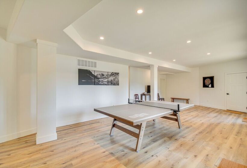 2 Mi To Lake: Stunning Twin Lakes Home W/ Deck