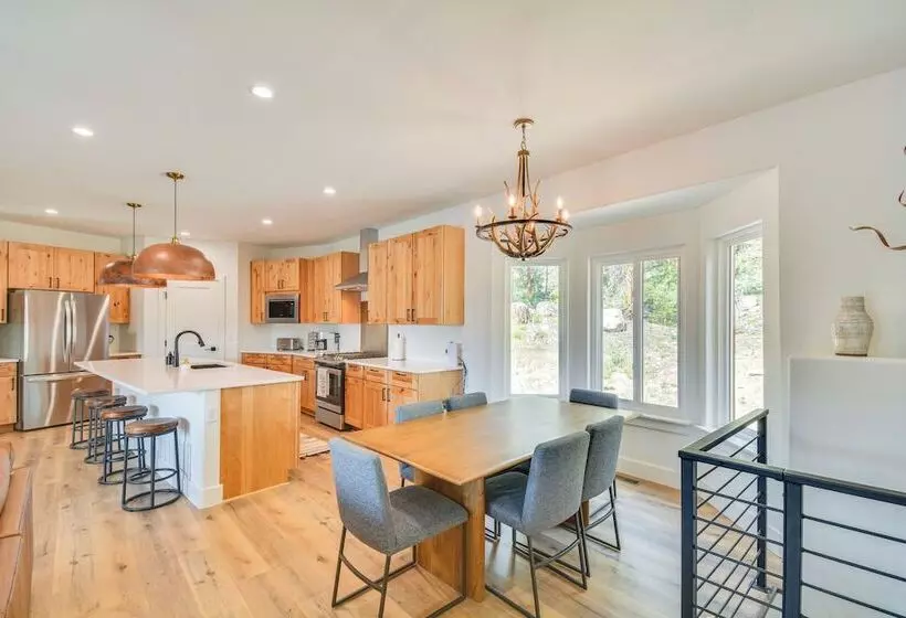 2 Mi To Lake: Stunning Twin Lakes Home W/ Deck