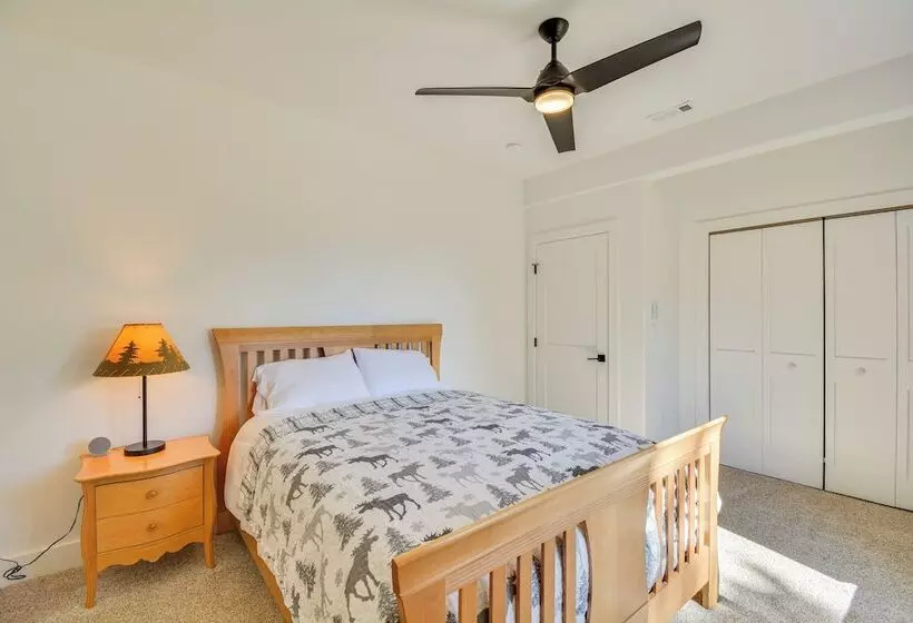 2 Mi To Lake: Stunning Twin Lakes Home W/ Deck