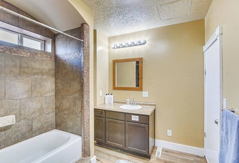 Tremonton Family Home: Near Parks & Hiking