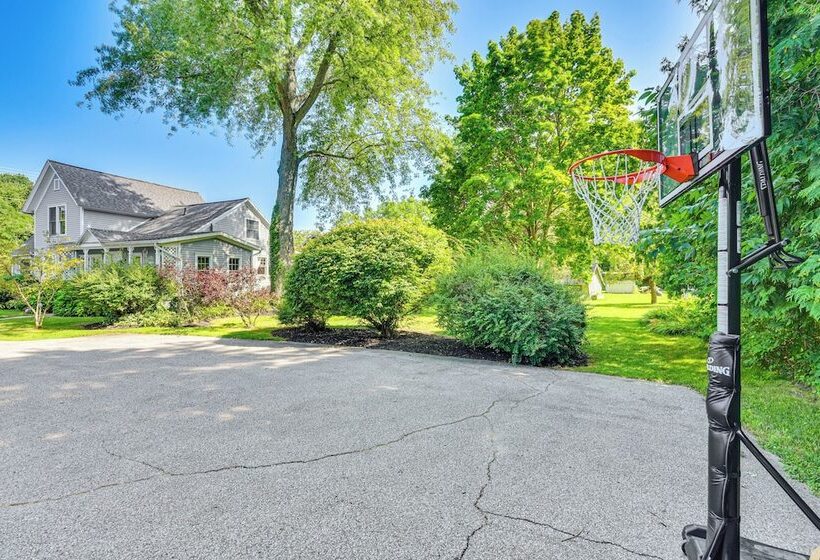 Bright South Haven Cottage ~ 2 Mi To Beach!