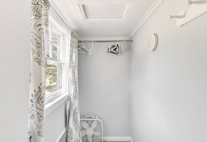 Bright South Haven Cottage ~ 2 Mi To Beach!