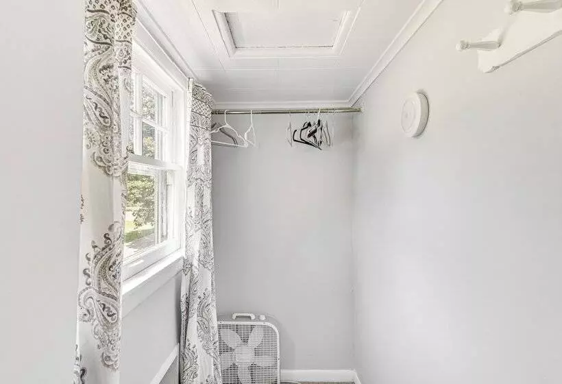 Bright South Haven Cottage ~ 2 Mi To Beach!