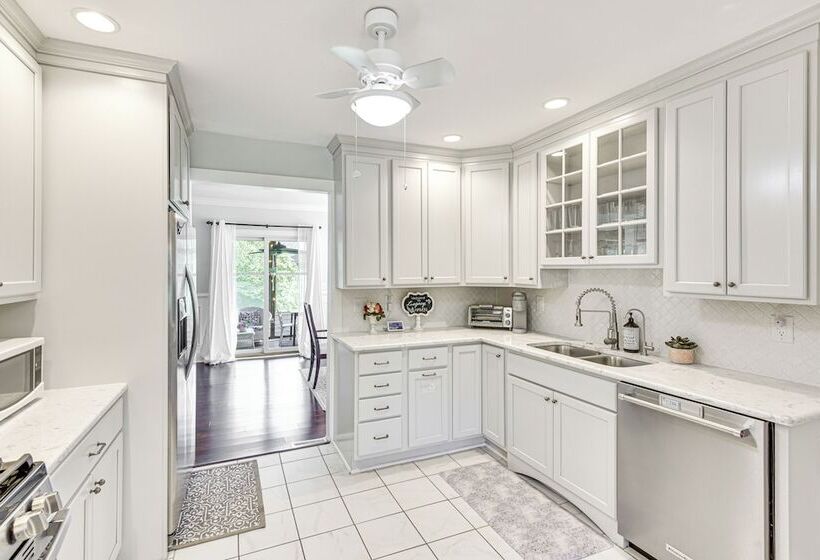 Bright South Haven Cottage ~ 2 Mi To Beach!