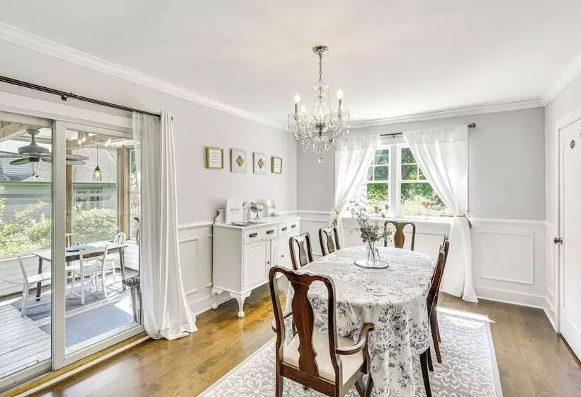 Bright South Haven Cottage ~ 2 Mi To Beach!