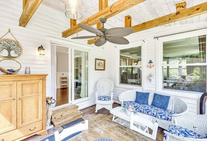 Bright South Haven Cottage ~ 2 Mi To Beach!