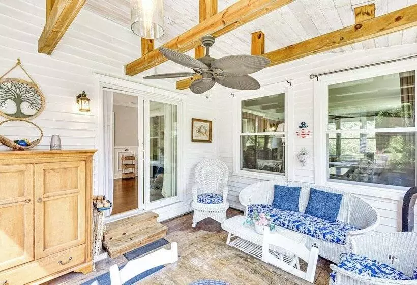 Bright South Haven Cottage ~ 2 Mi To Beach!