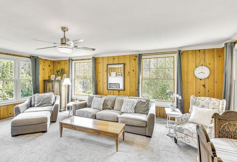 Bright South Haven Cottage ~ 2 Mi To Beach!