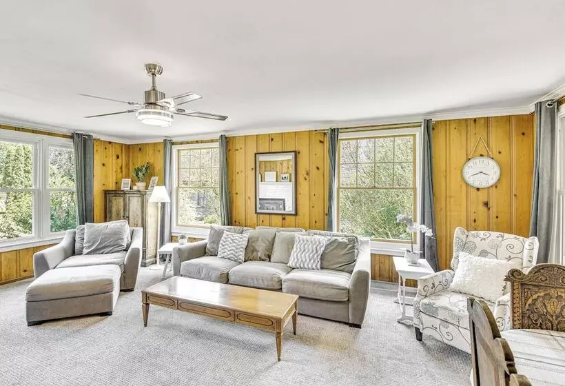 Bright South Haven Cottage ~ 2 Mi To Beach!
