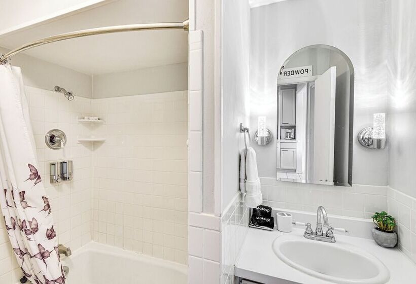 Bright South Haven Cottage ~ 2 Mi To Beach!