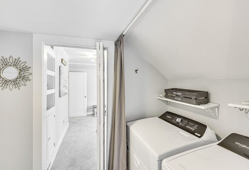 Bright South Haven Cottage ~ 2 Mi To Beach!