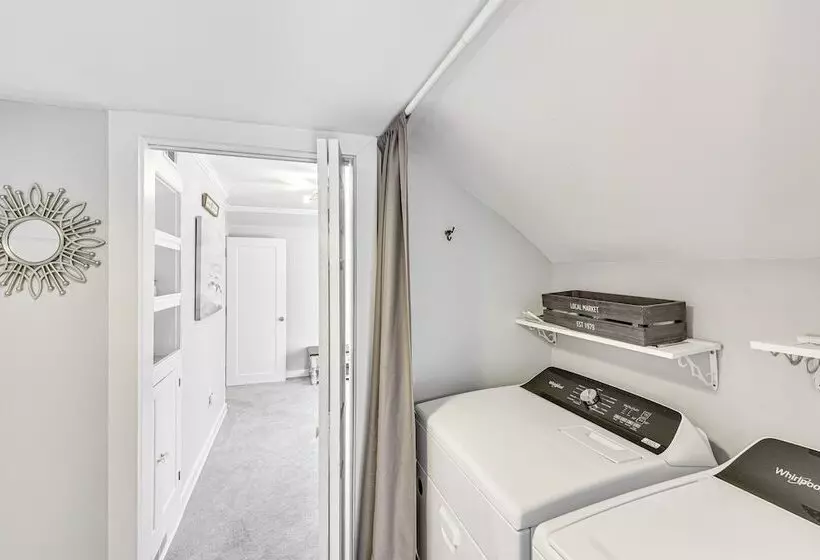Bright South Haven Cottage ~ 2 Mi To Beach!