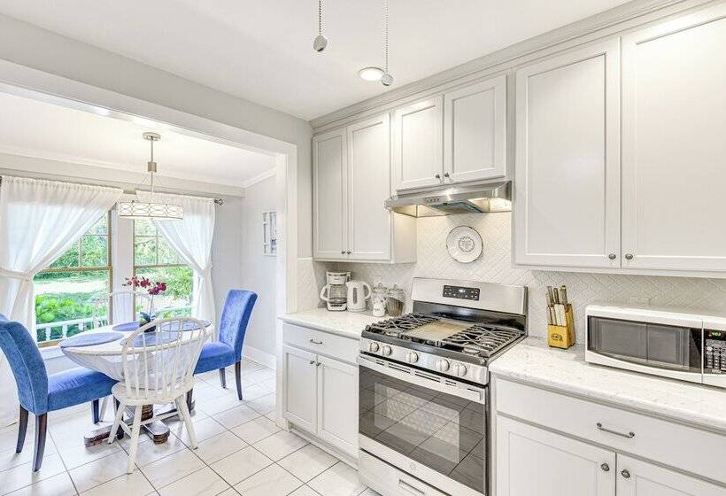 Bright South Haven Cottage ~ 2 Mi To Beach!