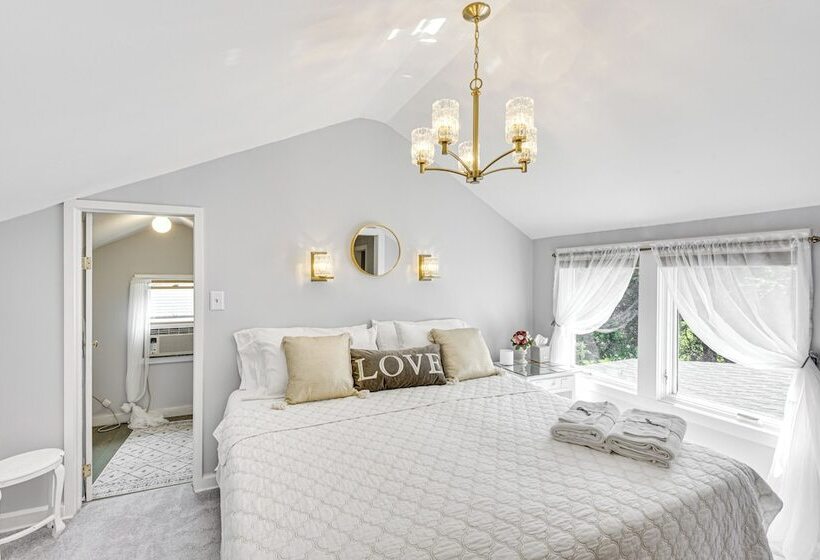 Bright South Haven Cottage ~ 2 Mi To Beach!