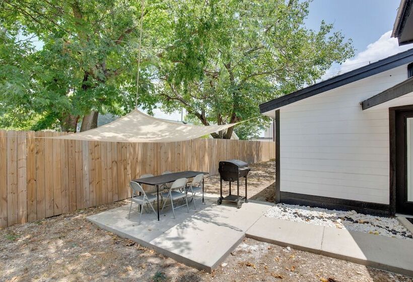 Cedar Hill Home W/ Fenced Patio, Grill & Foosball!