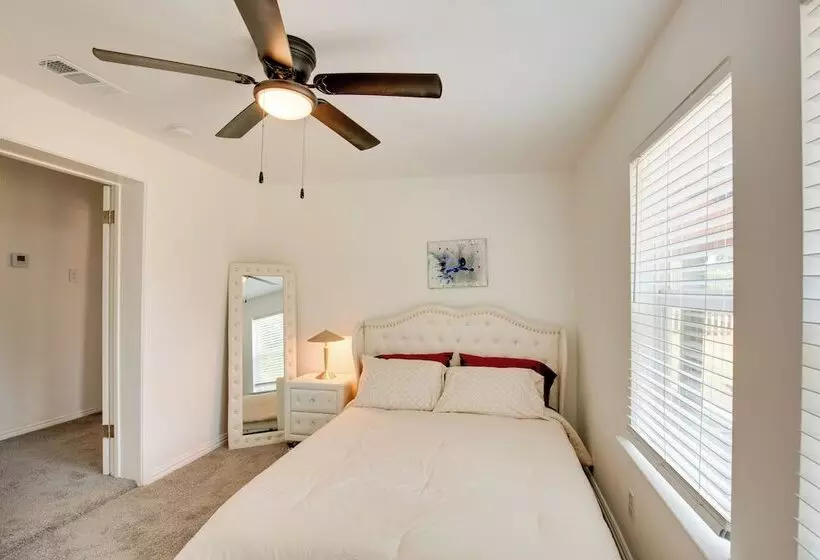 Cedar Hill Home W/ Fenced Patio, Grill & Foosball!