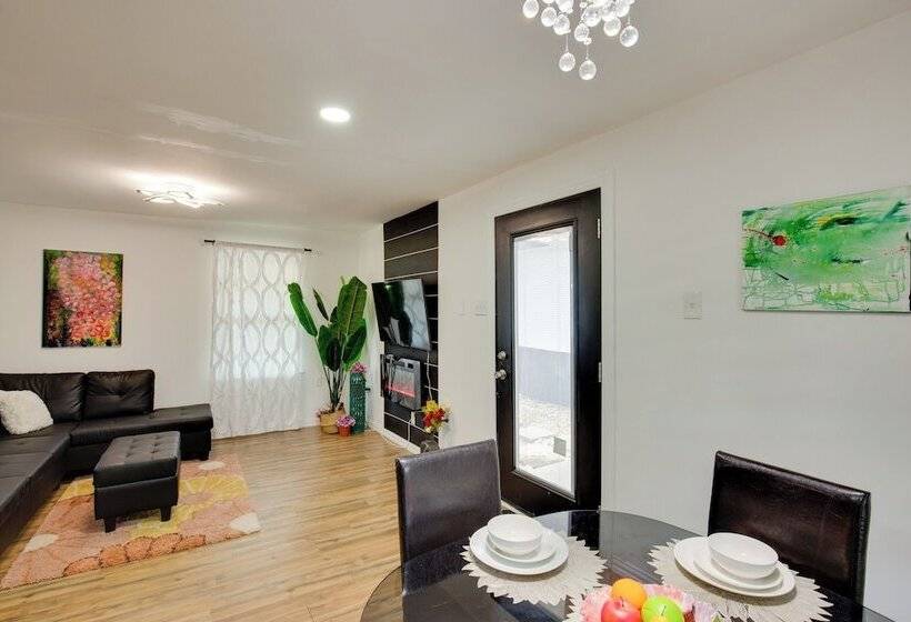 Cedar Hill Home W/ Fenced Patio, Grill & Foosball!