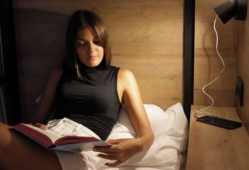 Hotelli Black And White Hostel Palamós