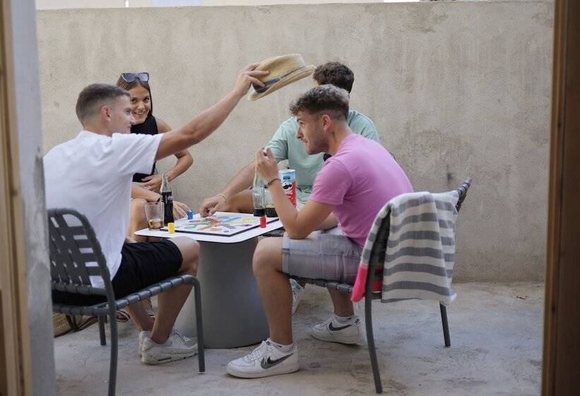 酒店 Black And White Hostel Palamós