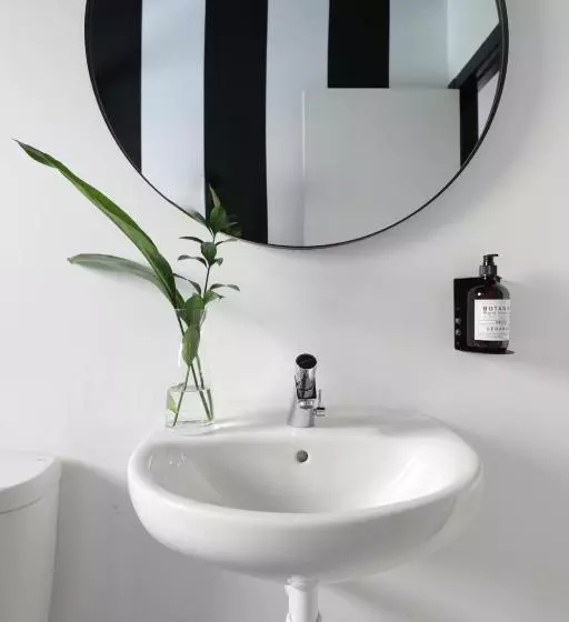 Hotelli Black And White Hostel Palamós