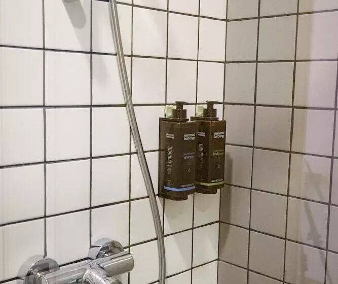 هتل Sazano Wine Cellar &