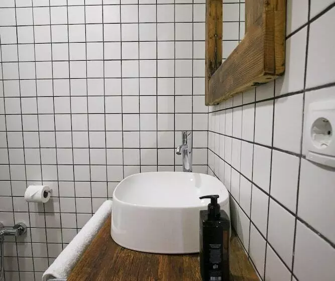 هتل Sazano Wine Cellar &