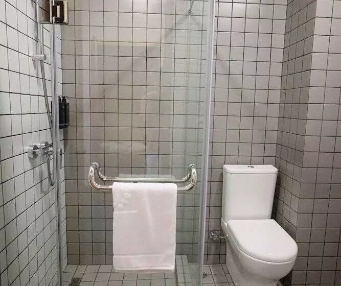 هتل Sazano Wine Cellar &